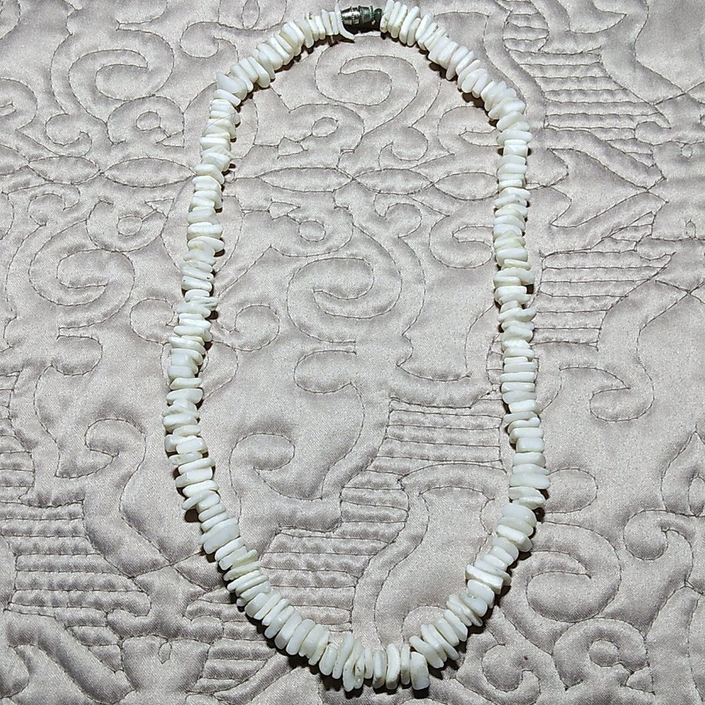 Vintage Shell Necklace - Picture 5 of 7